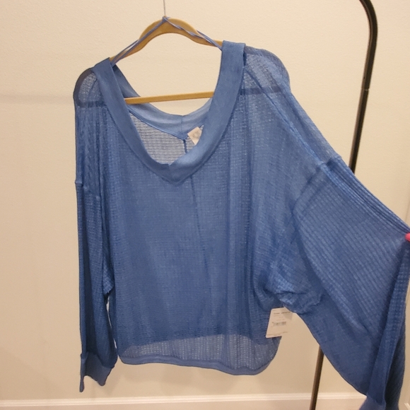 NWT 🏷 Free People Blue loose oversized off the shoulder top 💙 - Picture 5 of 9
